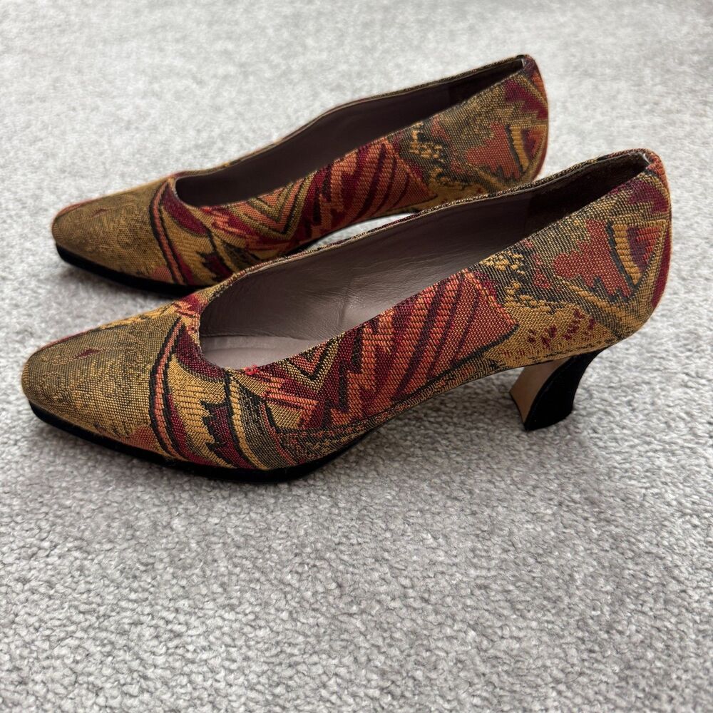 Phyllis Poland Tapestry Pointed Toe Kitten Heels Womens 8B Multi-Color Retro - Picture 2 of 13